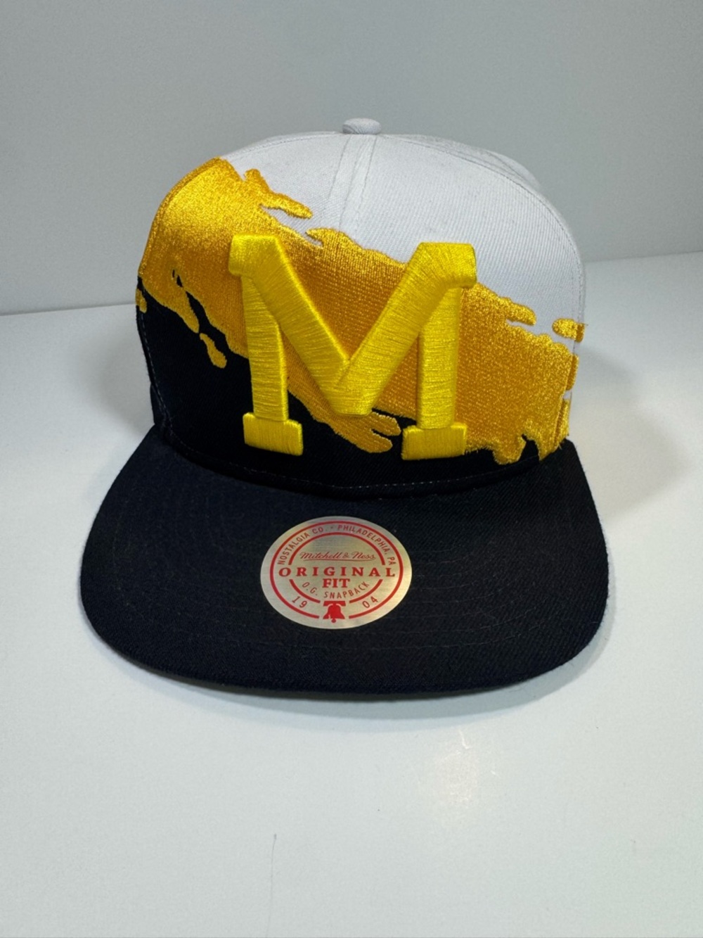 Mitchell & Ness paintbrush Michigan Wolverines M Patch Snapback Hat